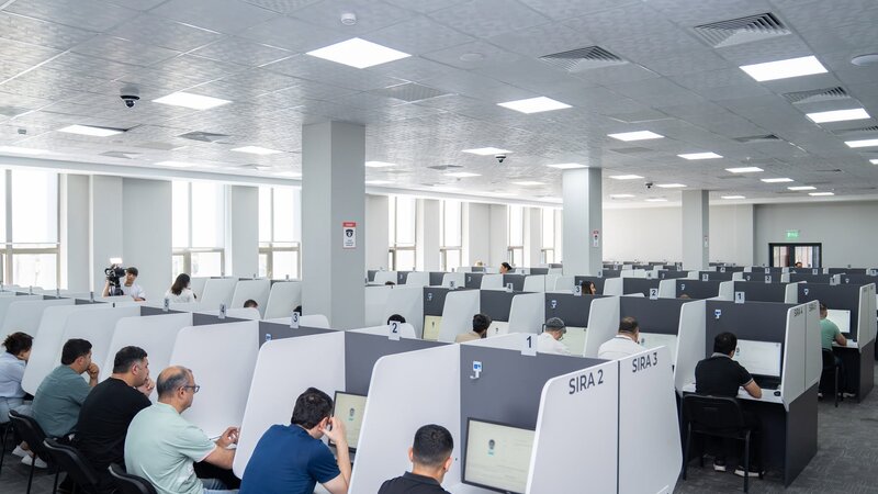Dövlət icra məmuru fəaliyyəti ilə məşğul olmaq istəyən şəxslər üçün test imtahanı keçirildi -
