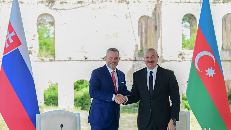 Azərbaycan və Slovakiya prezidentləri mətbuata bəyanatlarla çıxış ediblər -