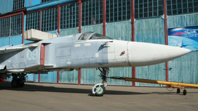 Ukrayna dronları Krımda Rusiyanın Su-24M bombardmançı təyyarəsini məhv edib - VİDEO