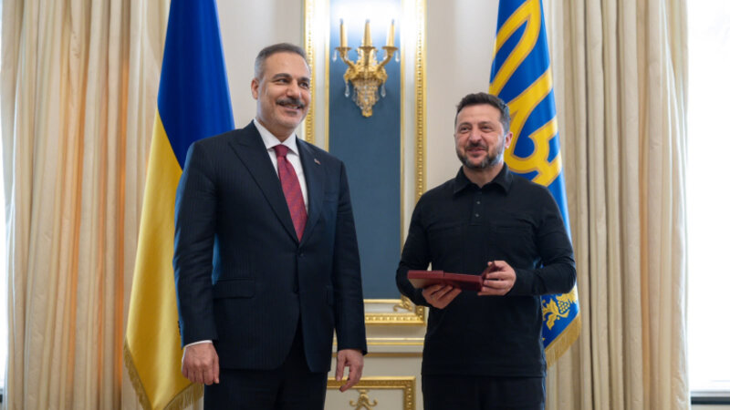 Zelenski Hakan Fidanı Ləyaqət Ordeninı layiq görüb