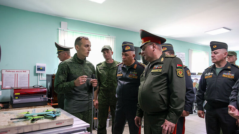 Baş Qərargah rəisinin Belarus Respublikasına səfəri davam edir