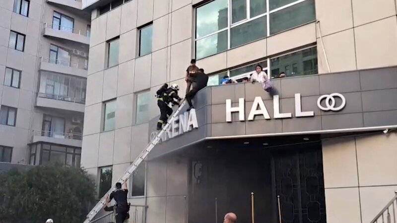 Bakıda "Arena Hall" hotelində yanğın oldu - VİDEO