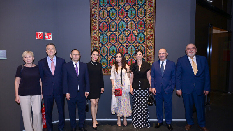Leyla Əliyeva Budapeştdə "Azərbaycan xalçaları – ənənədən müasir incəsənətə" sərgisinin təqdimatında iştirak edib