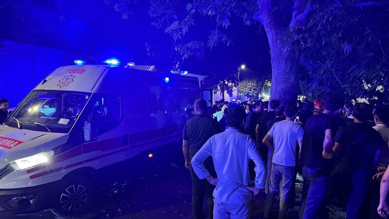 Gəncədə iki avtomobil toqquşub, qadın ağır yaralanıb -