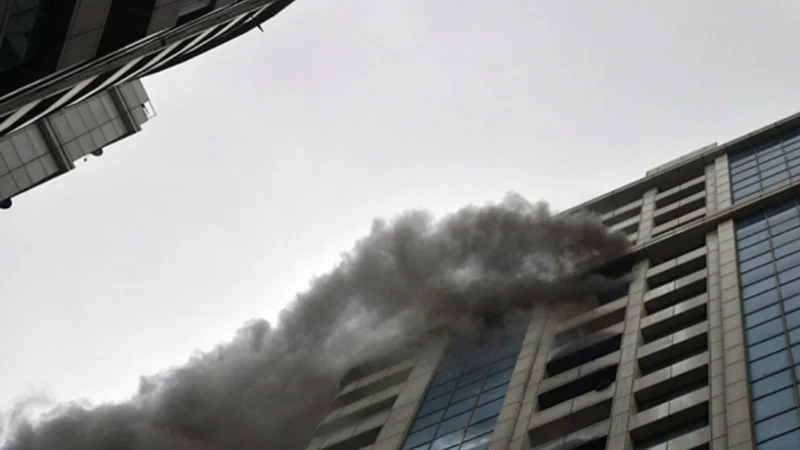 Xırdalanda çoxmərtəbəli yaşayış binası yanıb