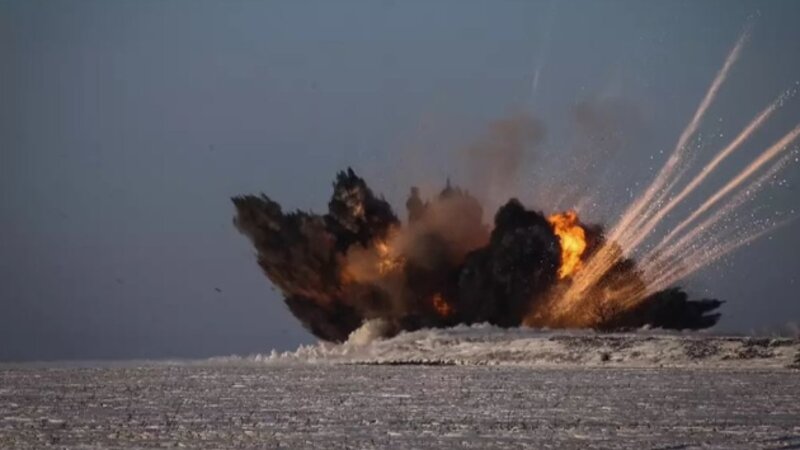 Ukrayna Qara dənizdə Rusiya tankerini və Donetskdə bir bərəni vurub