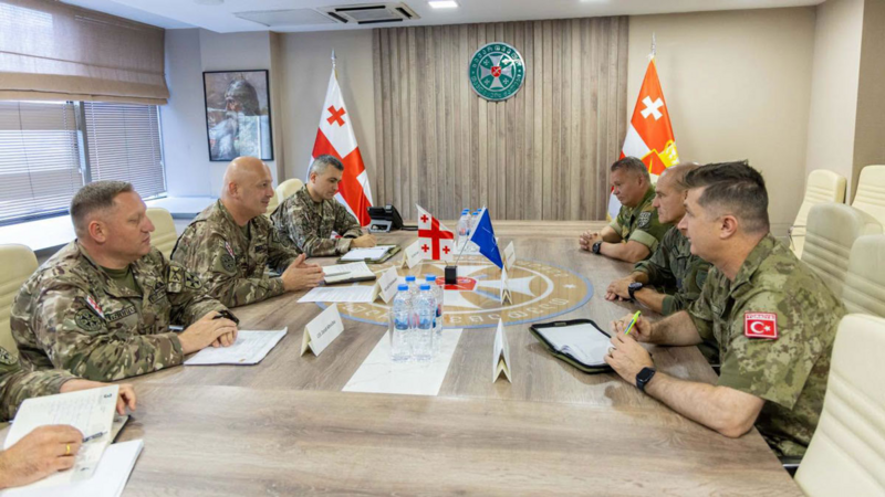 NATO-nun Birləşmiş Qüvvələrinin Təlim Mərkəzinin komandanı Gürcüstana səfər edib