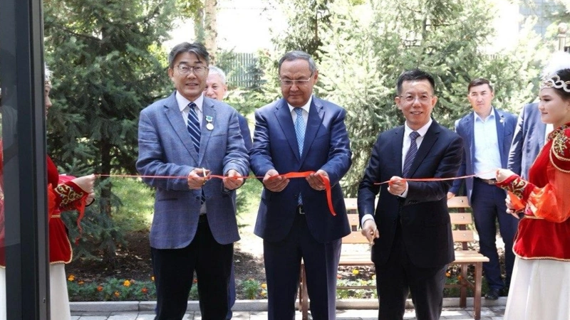 Qazaxıstan və Çin biotəhlükəsizlik sahəsində beynəlxalq laboratoriya açıb