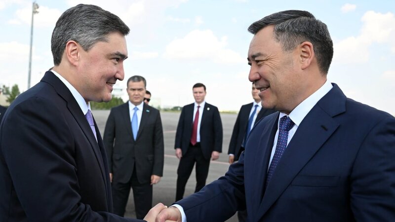 Sadır Japarov Qazaxıstana səfər etdi