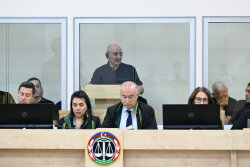 Ermənistan vətəndaşlarının şikayətləri üzrə apellyasiya məhkəməsində hakimlər kollegiyası müşavirəyə gedib -