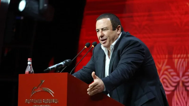 Sarukyan: Böyük sarsıntılarla üz-üzəyik, yaxın aylarda başlayacaq
