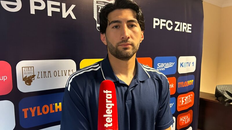 Top rəqib futbolçunun əlinə dəydi, amma hakim görmədi - 