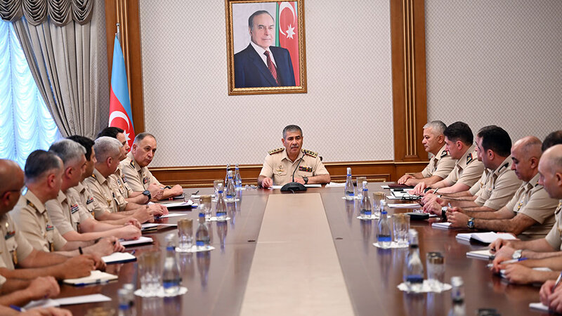 Müdafiə naziri hərbi attaşelərlə görüşüb