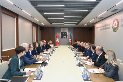 Azərbaycan və İsveçrənin XİN rəhbərləri görüşdü -