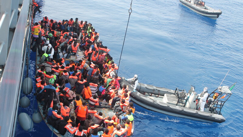 Britaniyalı deputat Fransanı La-Manşdakı qeyri-qanuni miqrasiya ilə mübarizəyə görə tənqid edib