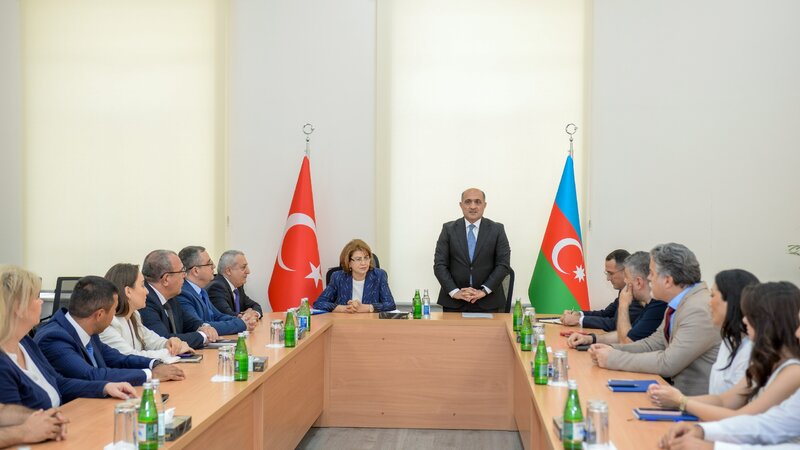 Türkiyə-Azərbaycan Universitetinin ilk rektoru kollektivə təqdim olunub