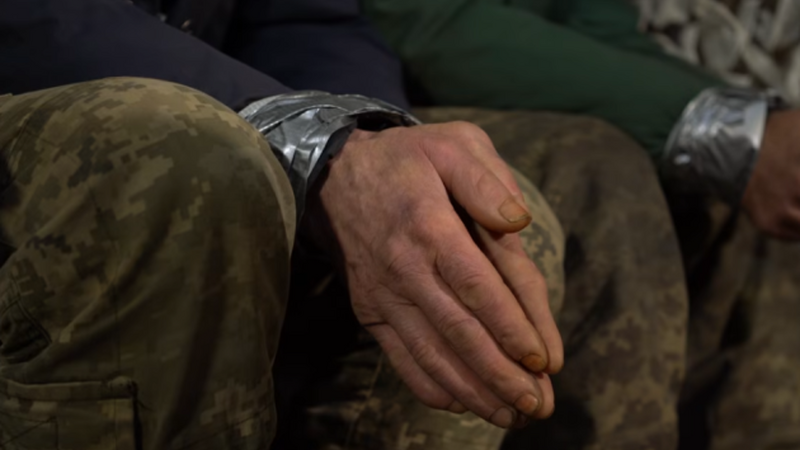 Donetskə Rusiya bayrağı ilə şəkil çəkməyə göndərilən hərbçilər əsir düşdülər