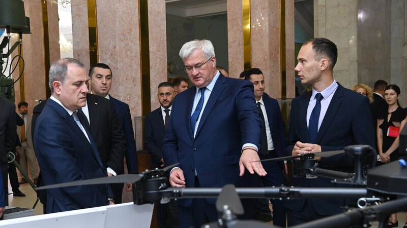 Ceyhun Bayramov Ukraynada dron sərgisi ilə tanış oldu -