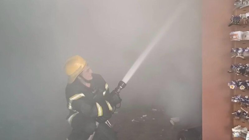 Bakının mərkəzində obyektdə baş verən yanğın məhdudlaşdırıldı - YENİLƏNDİ/FOTO/VİDEO