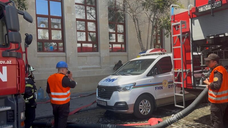 Bakının mərkəzindəki obyektdə yanğın söndürülüb -