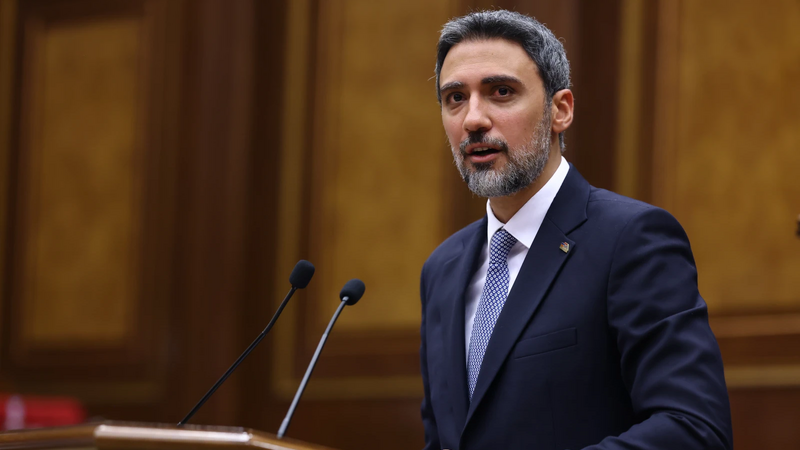 Müxalif fraksiyanın deputatı Ermənistan parlamenti sədrinin müavini seçildi