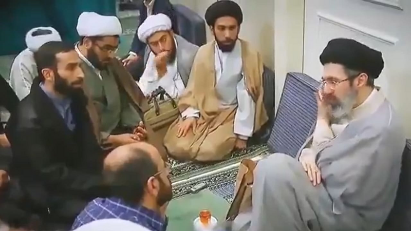 İctimaiyyət qarşısında görünməyən Xameneidən yeni xəbər – “Sağdır, amma...”