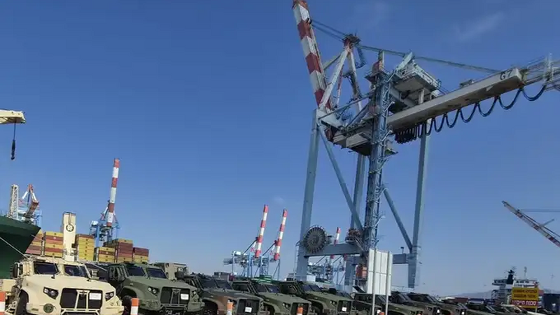 İsrailə minlərlə ton hərbi texnika gətirildi