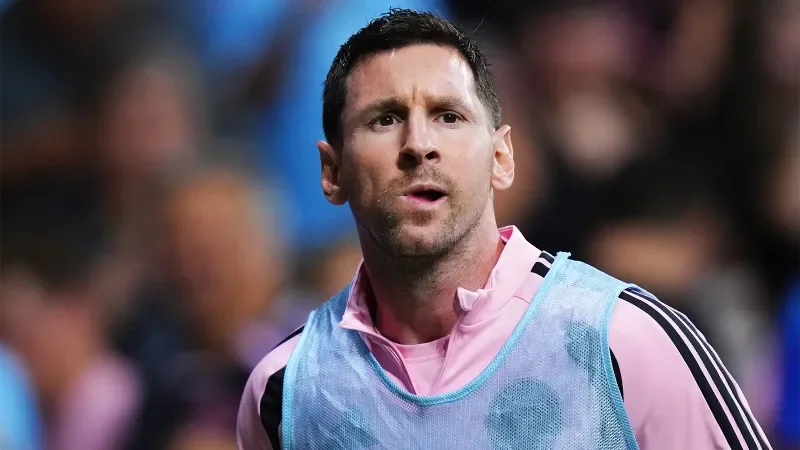 Messi atasının ölümündən sonra meydana qayıtdı –