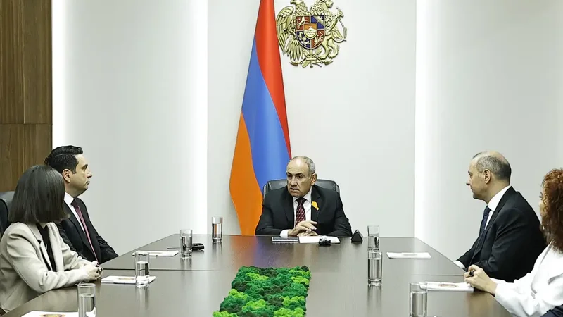 Paşinyan Təhlükəsizlik Şurasının yeni katibini təqdim etdi