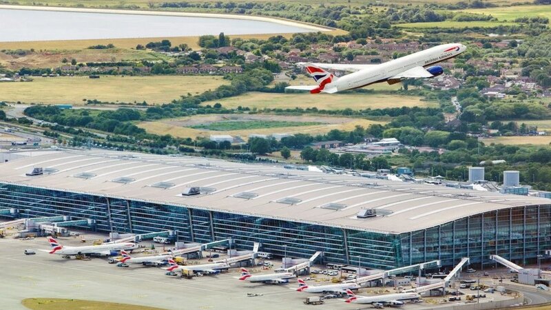 Londonun Hitrou hava limanını su basıb