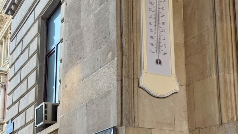 Bakının məşhur civəli termometri bərpa edildi