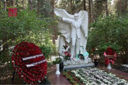 Xalq artisti Müslüm Maqomayevin Fəxri Xiyabanda anım mərasimi keçirilib -