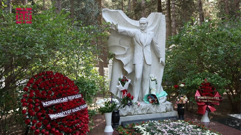 Xalq artisti Müslüm Maqomayevin Fəxri Xiyabanda anım mərasimi keçirilib - FOTO