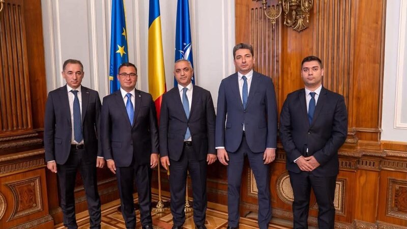 Prezidentinin xüsusi nümayəndəsi Rumıniya parlamentində görüşlər keçirib - FOTO