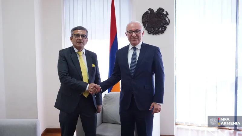 Hindistan və Ermənistan sülh prosesini müzakirə etdi