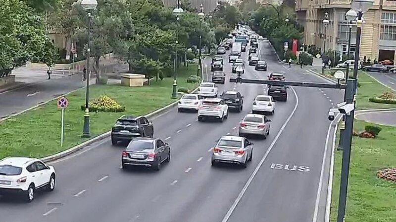 Bakının bir sıra küçələrində sıxlıq var -