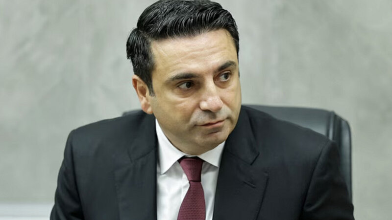 Simonyan: Rusiya nə özü yeyir, nə də başqasını yeməyə qoyur