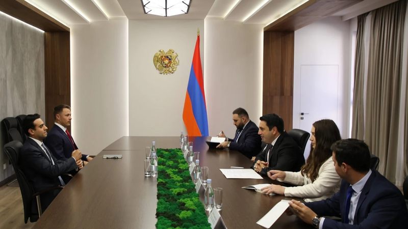 Alen Simonyan Hamadeylə “Tramp marşrutu”nu müzakirə edib