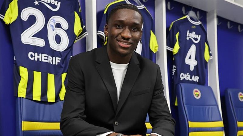 “Fənərbağça”lı futbolçu İngiltərə klubuna transfer olundu