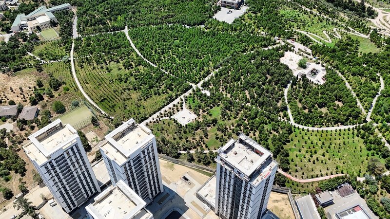 Gənclik parkı yaxınlığında hazır və təhvilə yaxın mənzillər