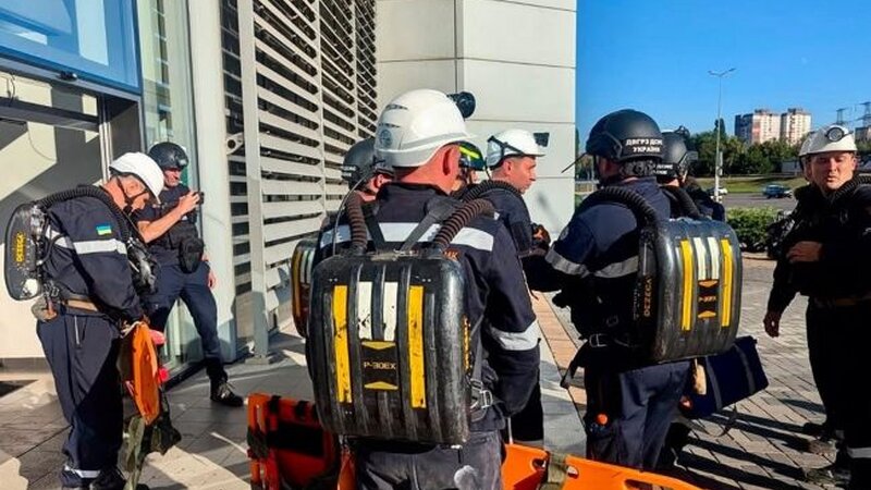 Rusiya Ukraynada ticarət mərkəzinə zərbə endirib - 5 nəfər ölüb, 90 nəfər yaralanıb