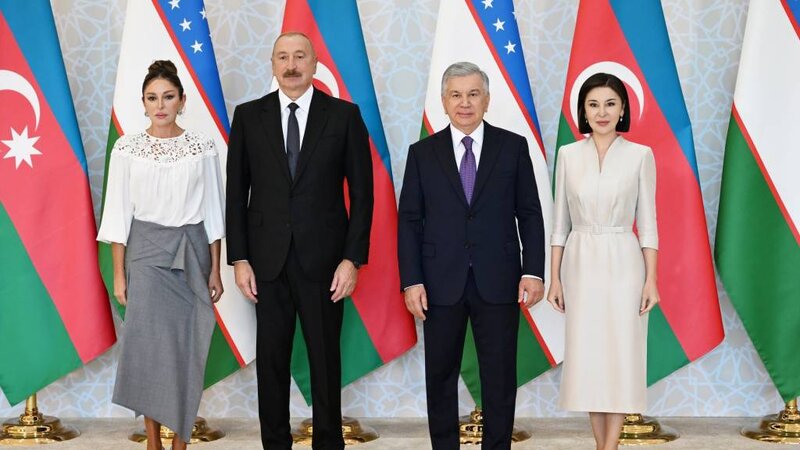 Azərbaycan ilə Özbəkistan prezidentləri və birinci xanımlar “Kuksaroy” Dövlət İqamətgahında birgə foto çəkdiriblər