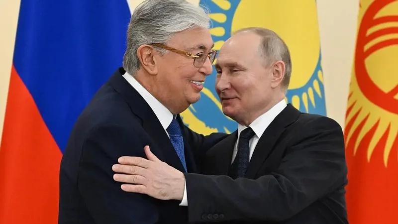 Putin Qazaxıstan Prezidentini qələbə münasibətilə təbrik etdi