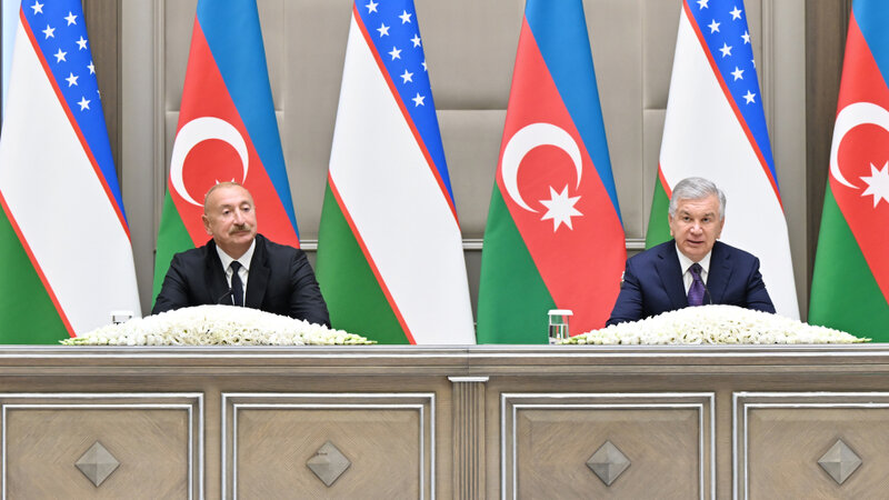 Azərbaycan və Özbəkistan prezidentləri mətbuata bəyanatlarla çıxış ediblər