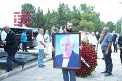 Xalq artisti Tofiq Bakıxanov II Fəxri xiyabanda dəfn edildi