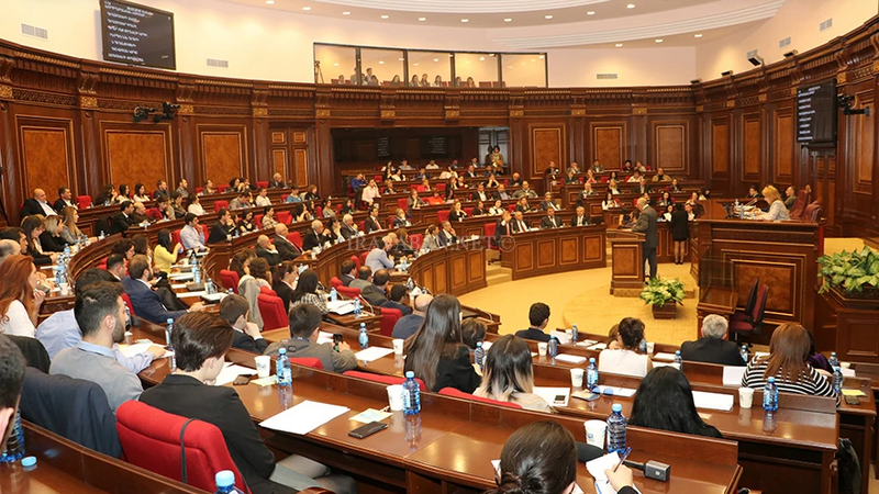 Ermənistanda hökumətin 5 illik proqramı qəbul edildi