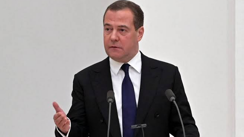 Medvedev Paşinyanı “donuz” adlandırdı