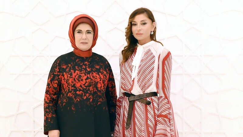 Əminə Ərdoğan Mehriban Əliyevanı təbrik etdi