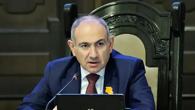 Paşinyan: İrəvandan qırağa çıxa bilmirlər, xarici ölkələrin bölgələri haqda xəyallar qururlar