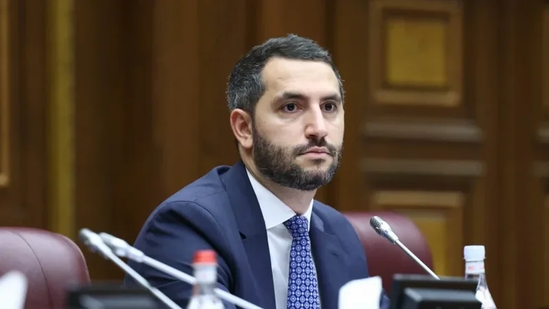 Ermənistan parlamentinin sədri II Qaregini istefa verməyə çağırdı